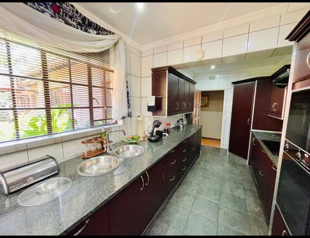 4 BEDROOM HOUSE FOR SALE IN BRACKENHURST